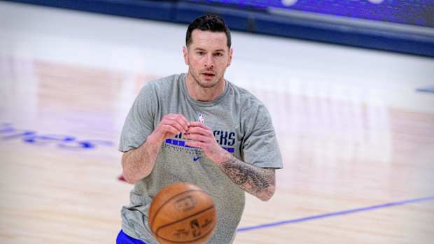 JJ Redick warming up with the Mavericks.